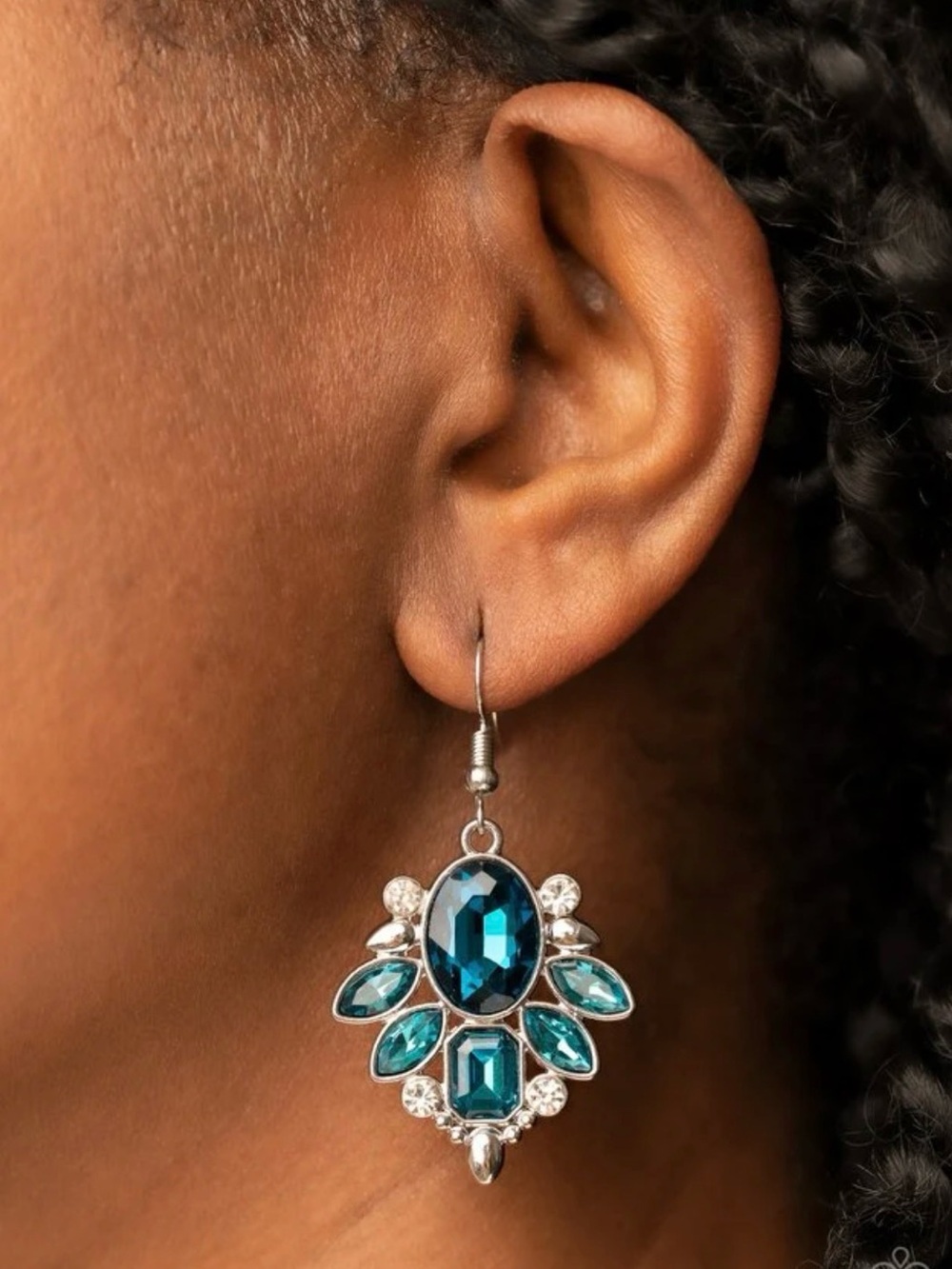 Paparazzi Earring ~ Glitzy Go-Getter
- Blue